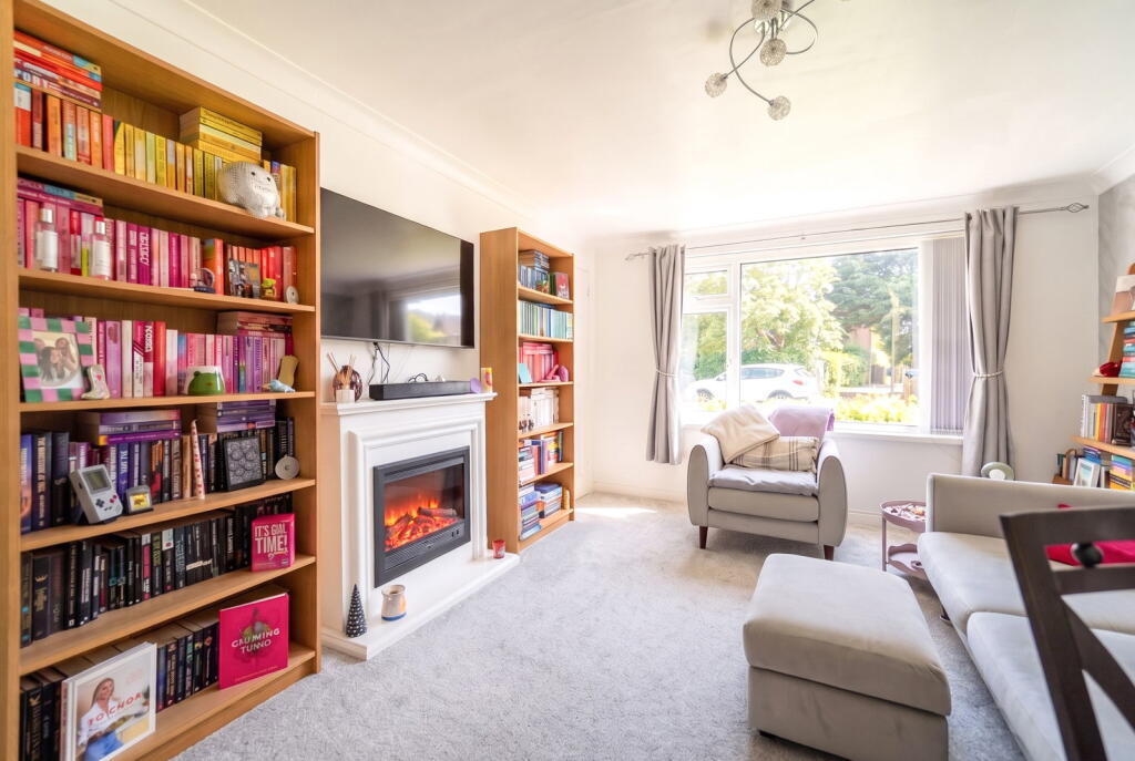 Apartment in Solihull, West Midlands - View 3