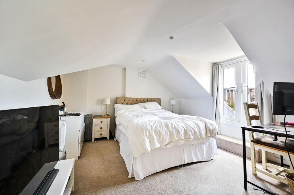 3 bedroom maisonette for rent
