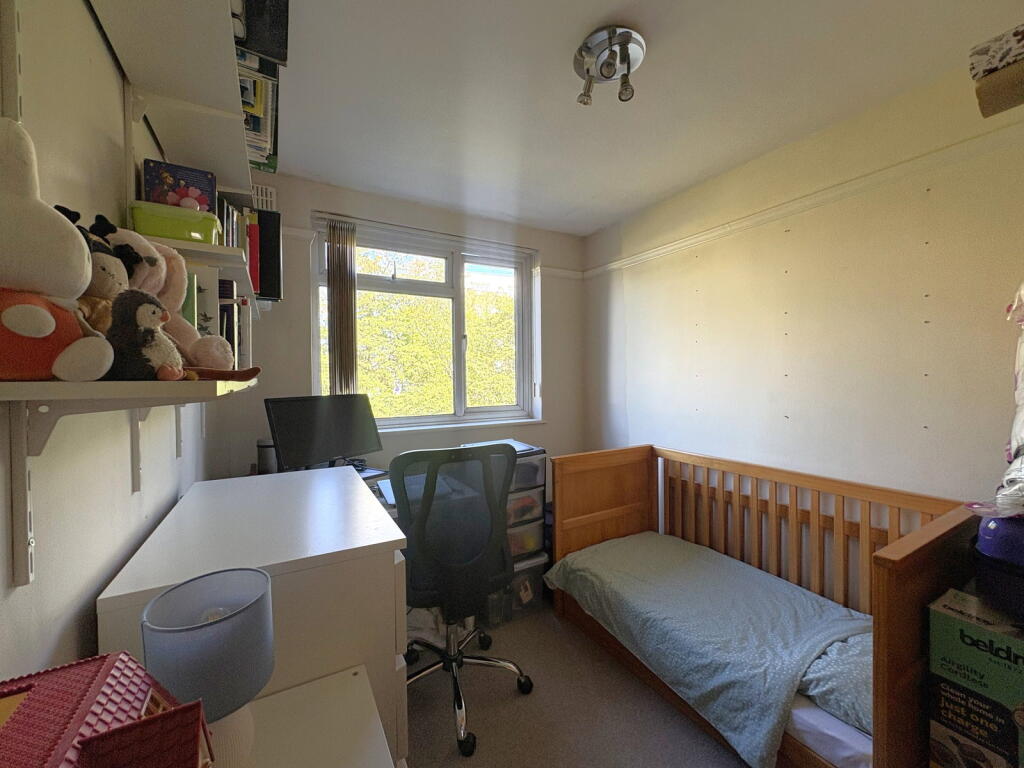 Canons Court, Stonegrove, Edgware, HA8 - View 5