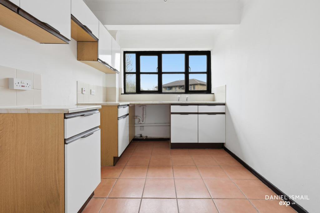Apartment in Basildon, Laindon - More