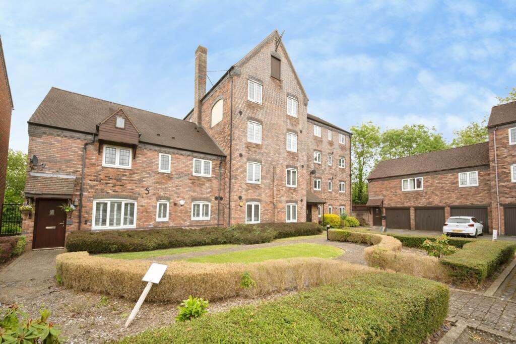 Main image of property: Broom Lane, Solihull, West Midlands, B90