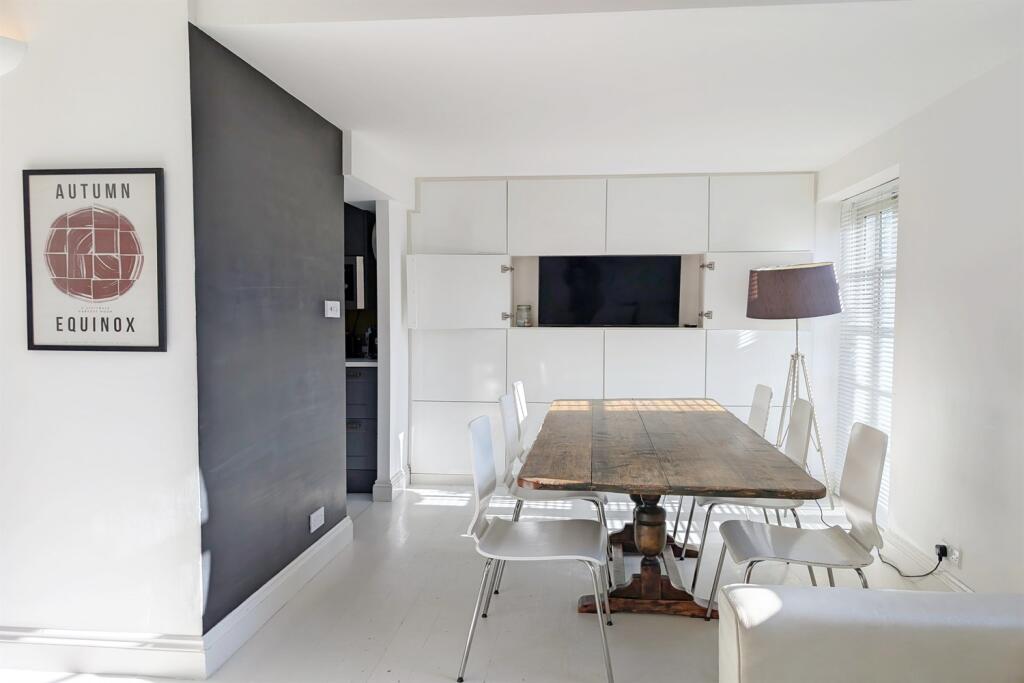 House in Horsham, Coldwaltham - View 3