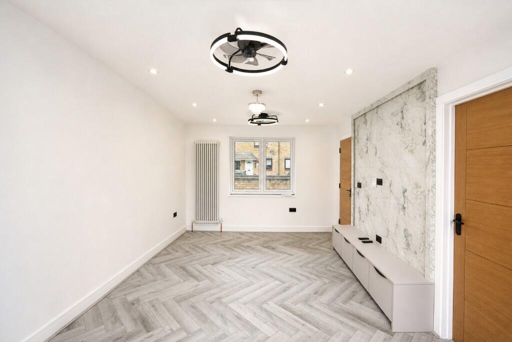 Elim Way, London, E13 photo 4
