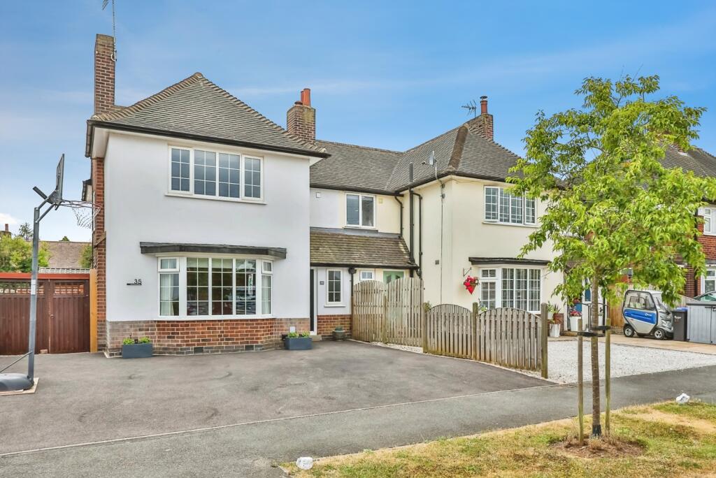 Main image of property: Long Hill Rise, Hucknall, Nottingham, Nottinghamshire, NG15