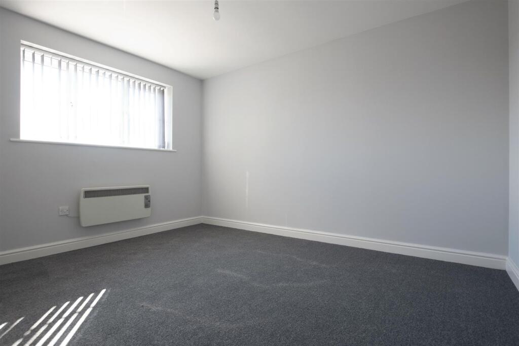 Apartment in Irthlingborough, Crow Hill - View 5