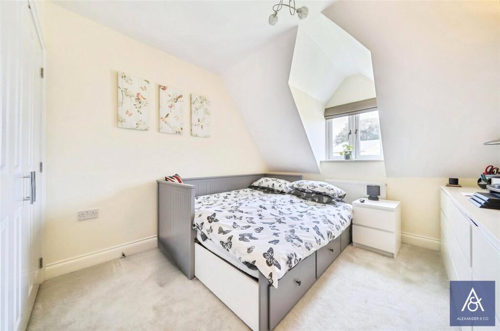 Apartment in Northampton - More