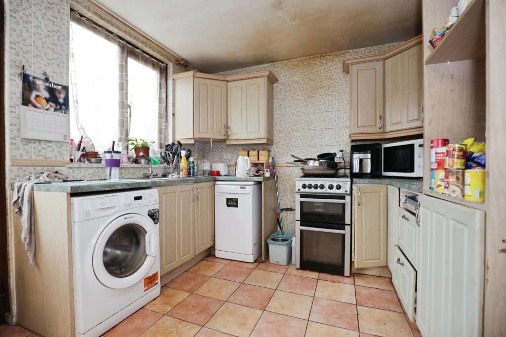 York Close, Coventry, CV3 photo 3