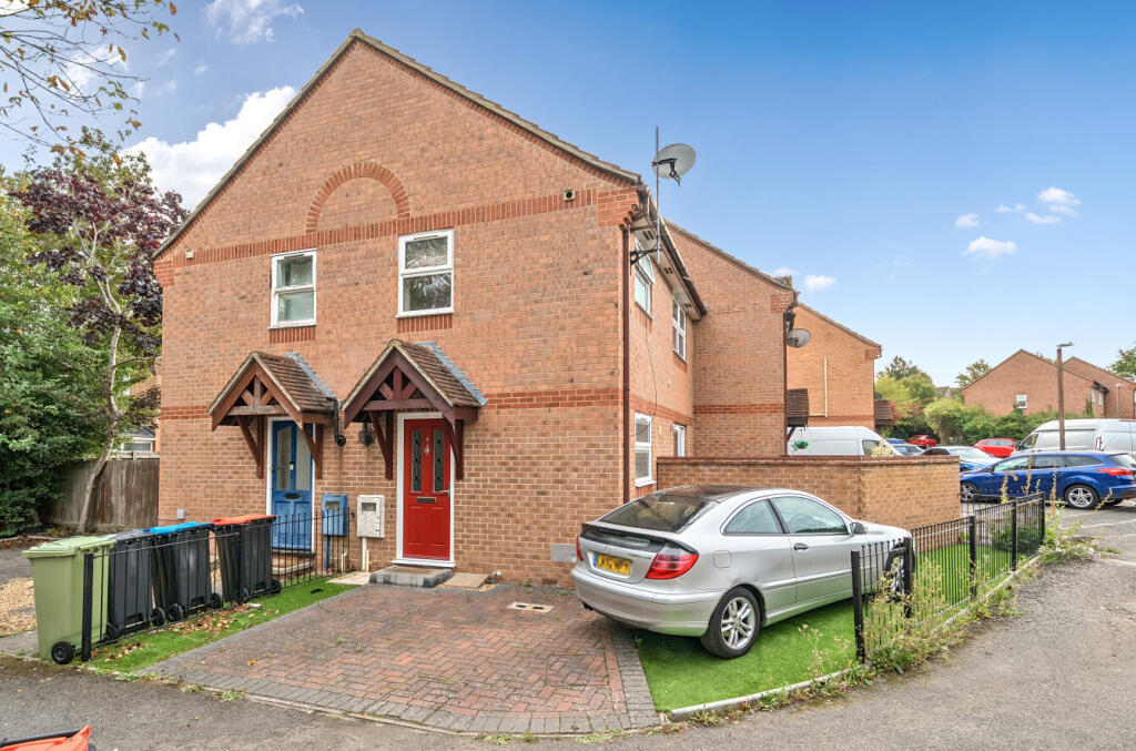 1-bed semi-detached on Lastingham Grove, Emerson Valley, Milton Keynes, £215,000