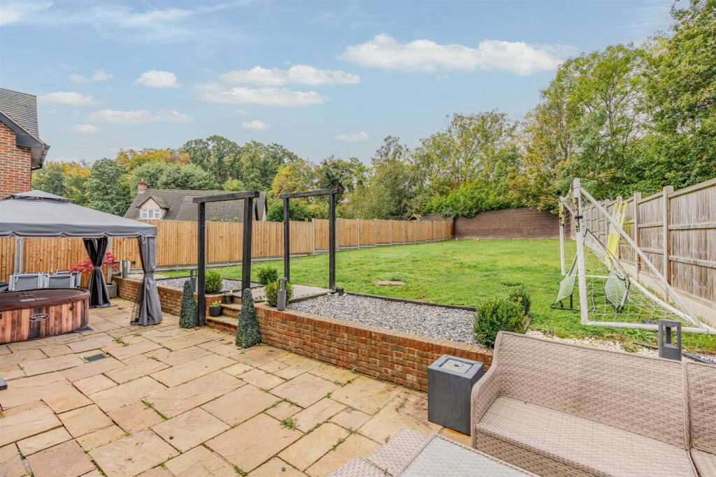 House in Welwyn Hatfield, Welwyn - View 2