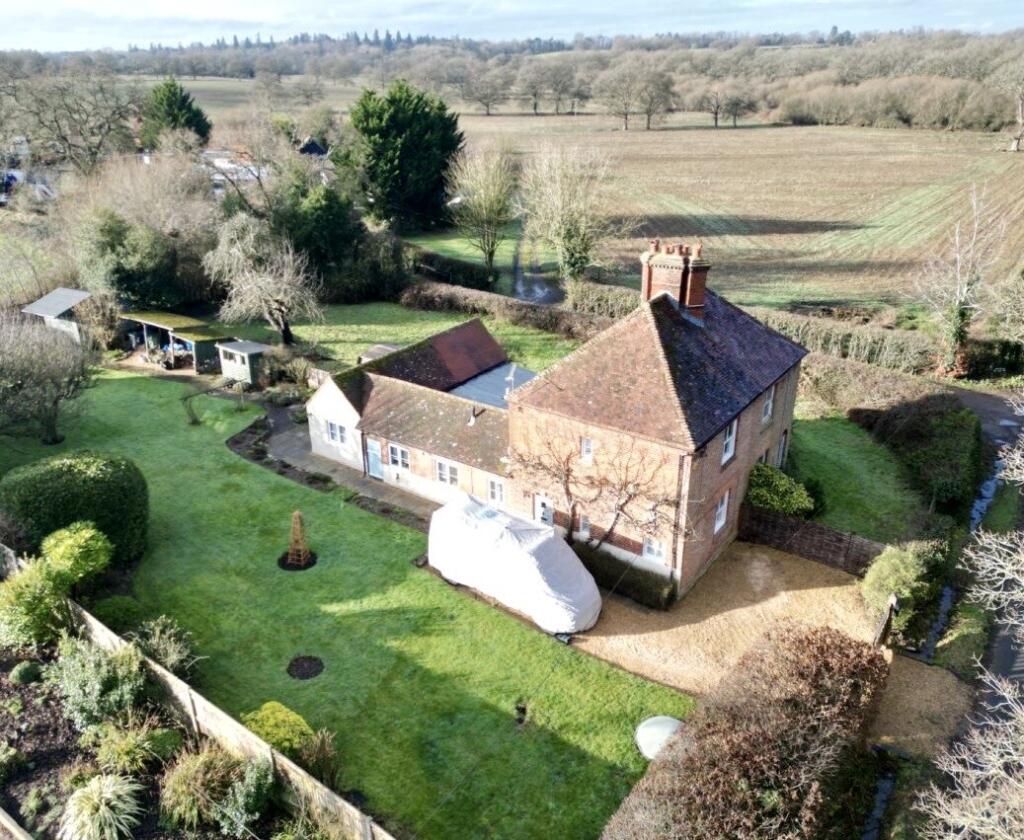 Main image of property: Reading Road, Rotherwick