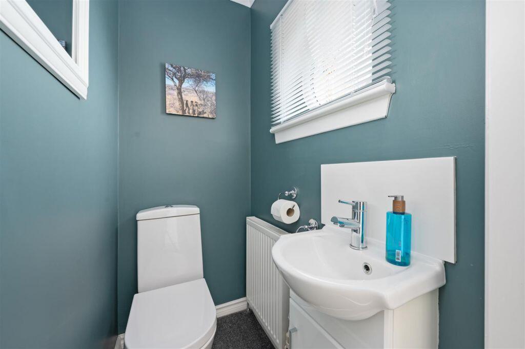 7 Springwood, Dunfermline, KY11 8TT photo 3