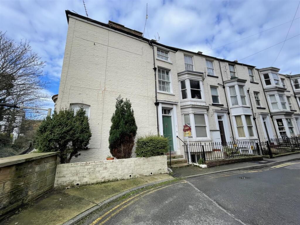 2-bed flat on Cliff Bridge Place, Scarborough, £89,950