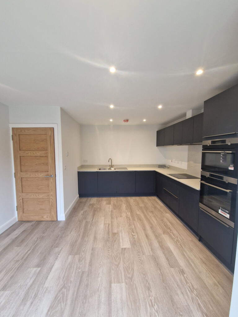 House in Northampton, North Northamptonshire - More