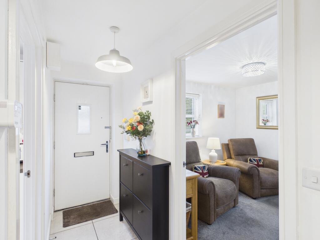 Peak Forest Close, Hyde, SK14 4XD photo 3