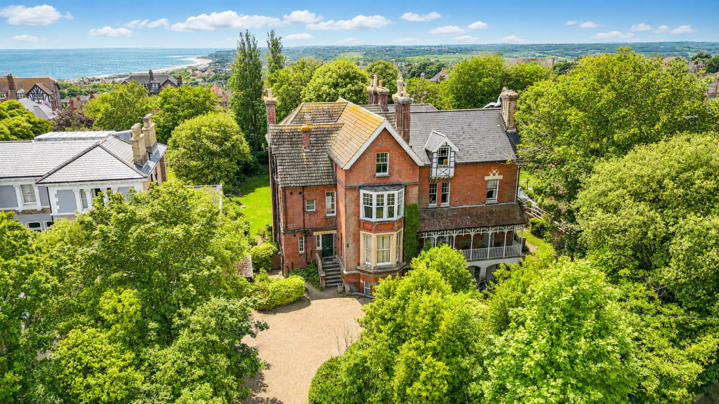2-bed flat on Upper Maze Hill, St Leonards-On-Sea, £240,000