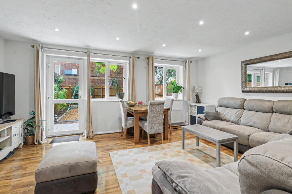 House in Slough - View 4