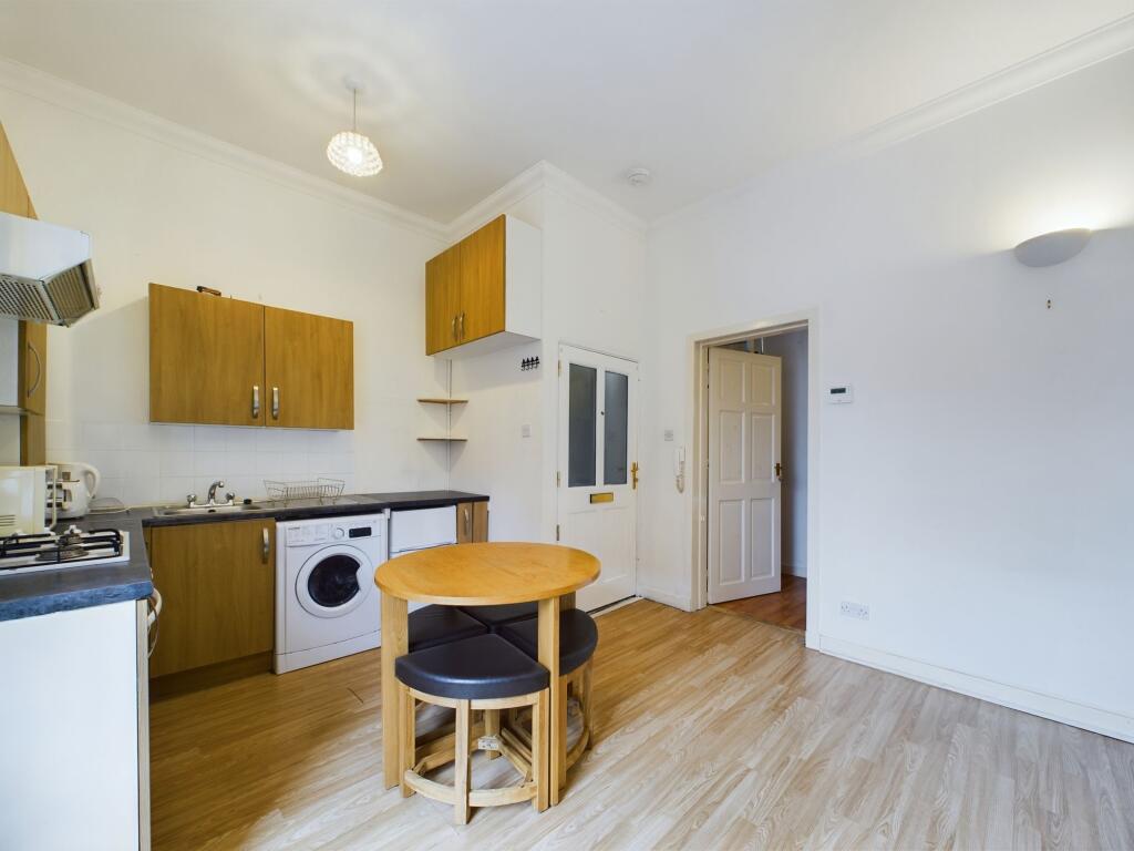 Apartment in Glasgow - More