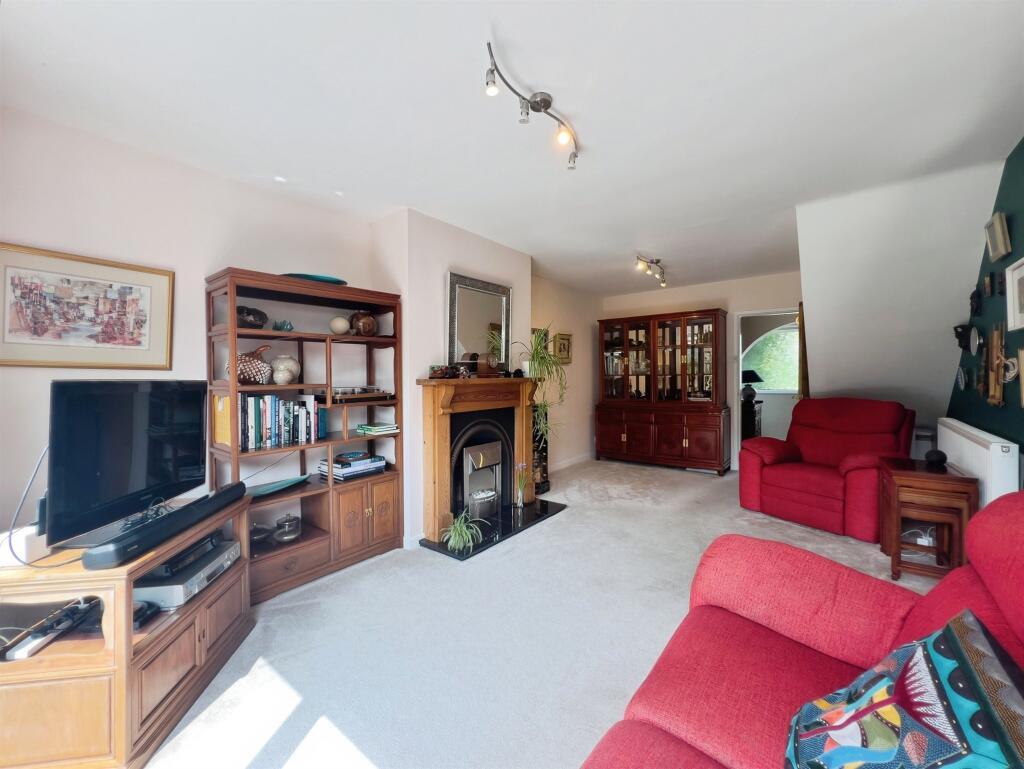 House in Malvern Hills, Malvern - More