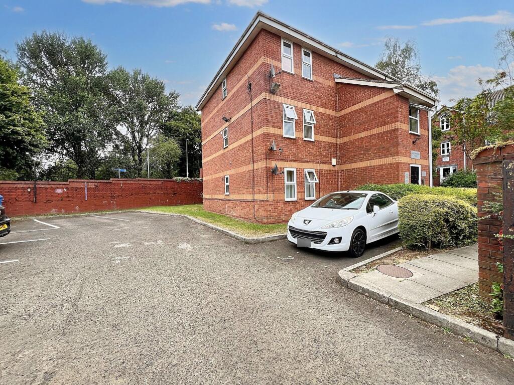 Montonfields Road, Eccles, M30 photo 2