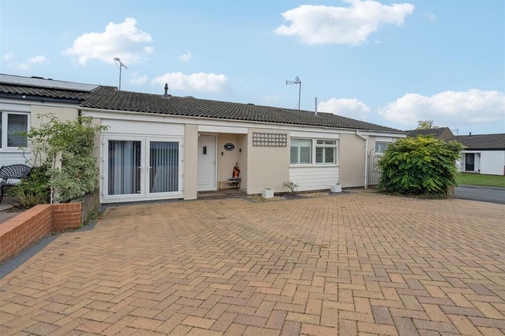Main image of property: Dinglederry, Olney