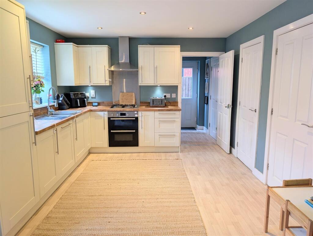 5 Bishop Close, Hanwood, Shrewsbury, SY5 8BU photo 3