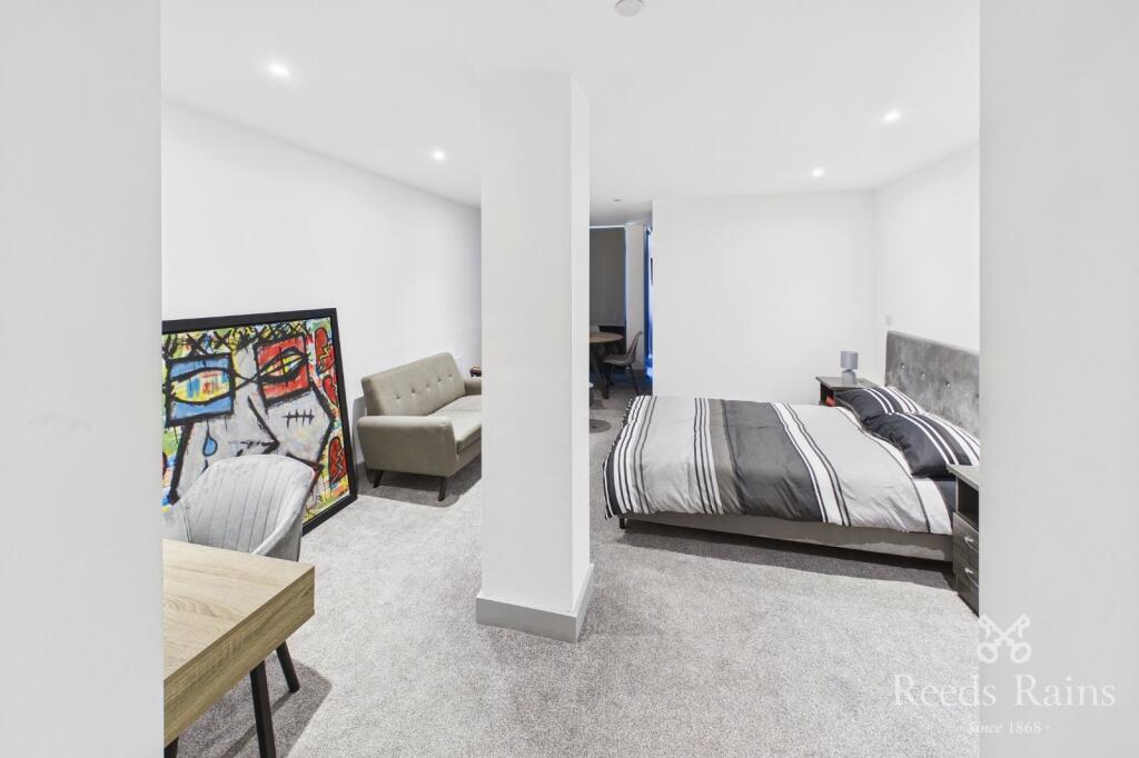 Apartment in Wakefield, West Yorkshire - View 4