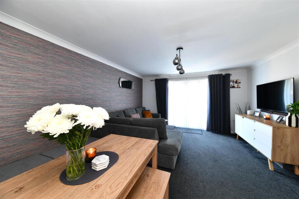 Grampian Place, Stevenage photo 4
