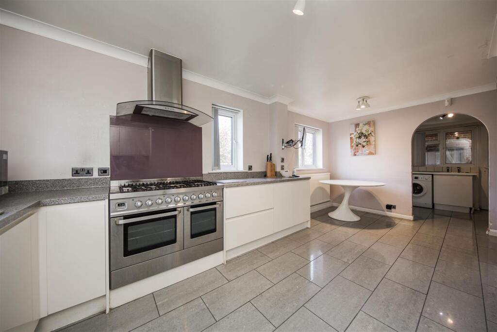 House in West Malling - More