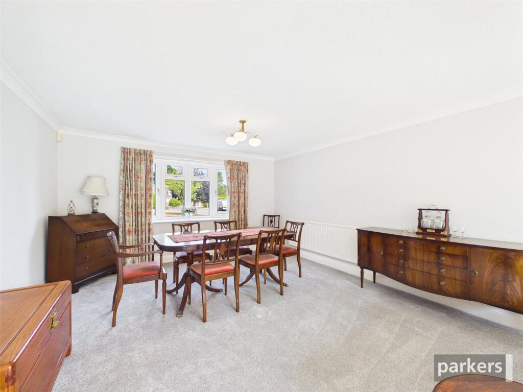 Retford Close, Woodley, Reading, Berkshire, RG5 photo 4
