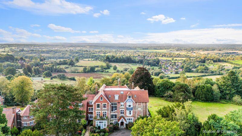 2-bed flat on Coopers Hill Road, Nutfield, £650,000
