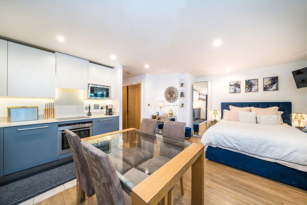 Studio flat for rent