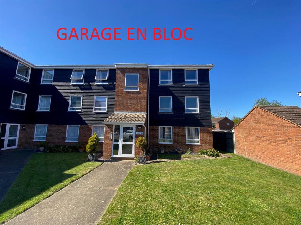 2-bed flat on Old Station Way, Shefford, Beds, £200,000