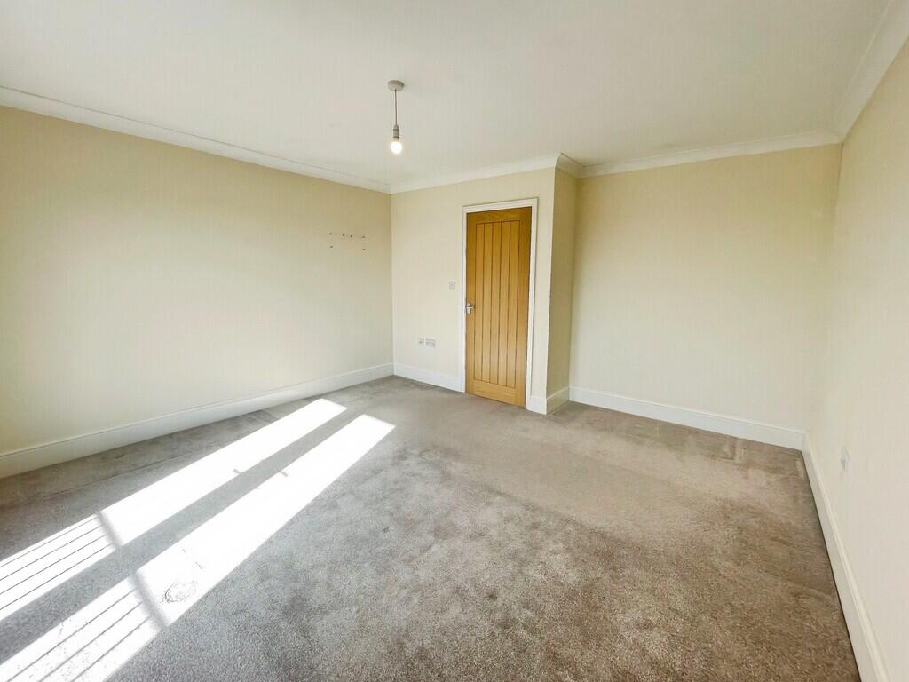House in Lincoln - View 4