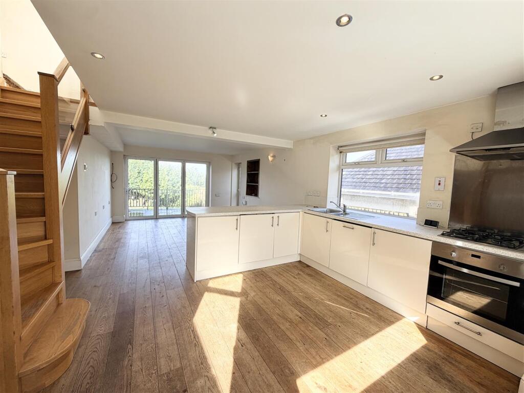House in Staffordshire Moorlands, Leek - More