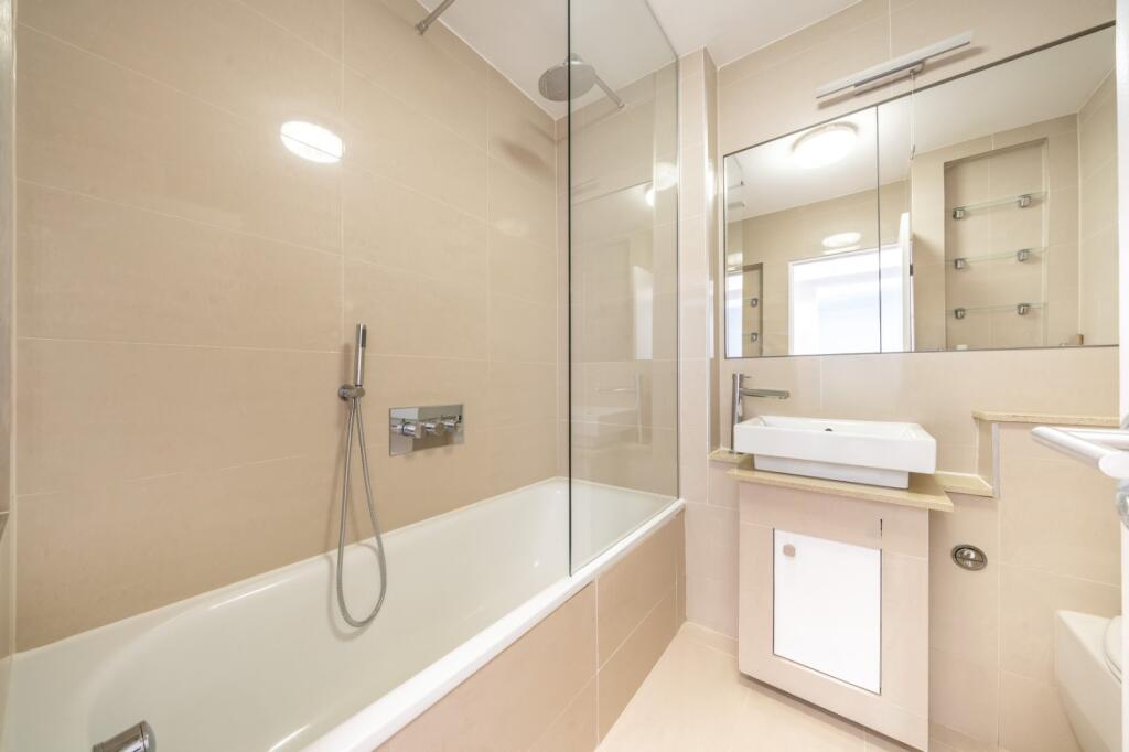 Apartment in London - More