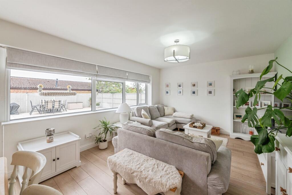 House in Southend-on-Sea - More