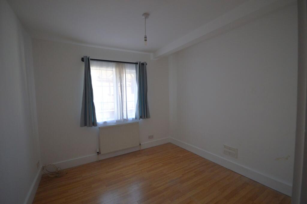 4 Longdene Road, Haslemere, Surrey, GU27 2PG photo 3
