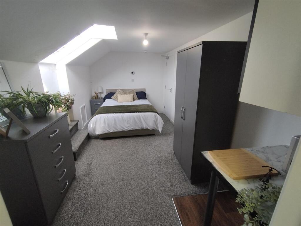 Main image of property: Large Attic Room 17 St. John Street, Mansfield