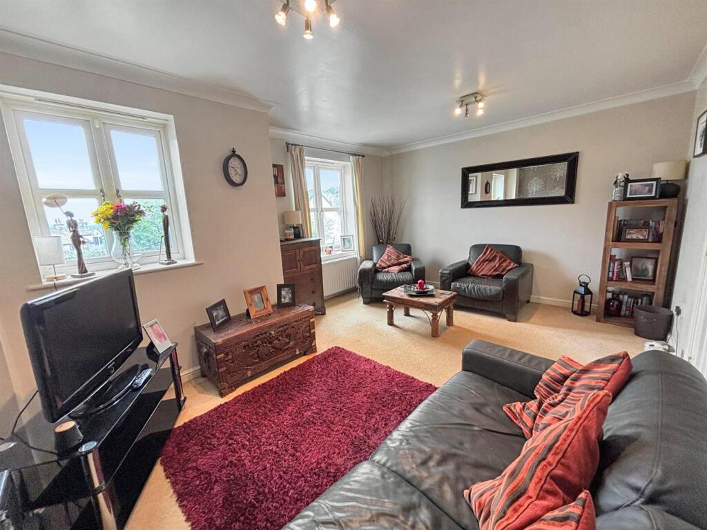 House in Bradford, West Yorkshire - View 2
