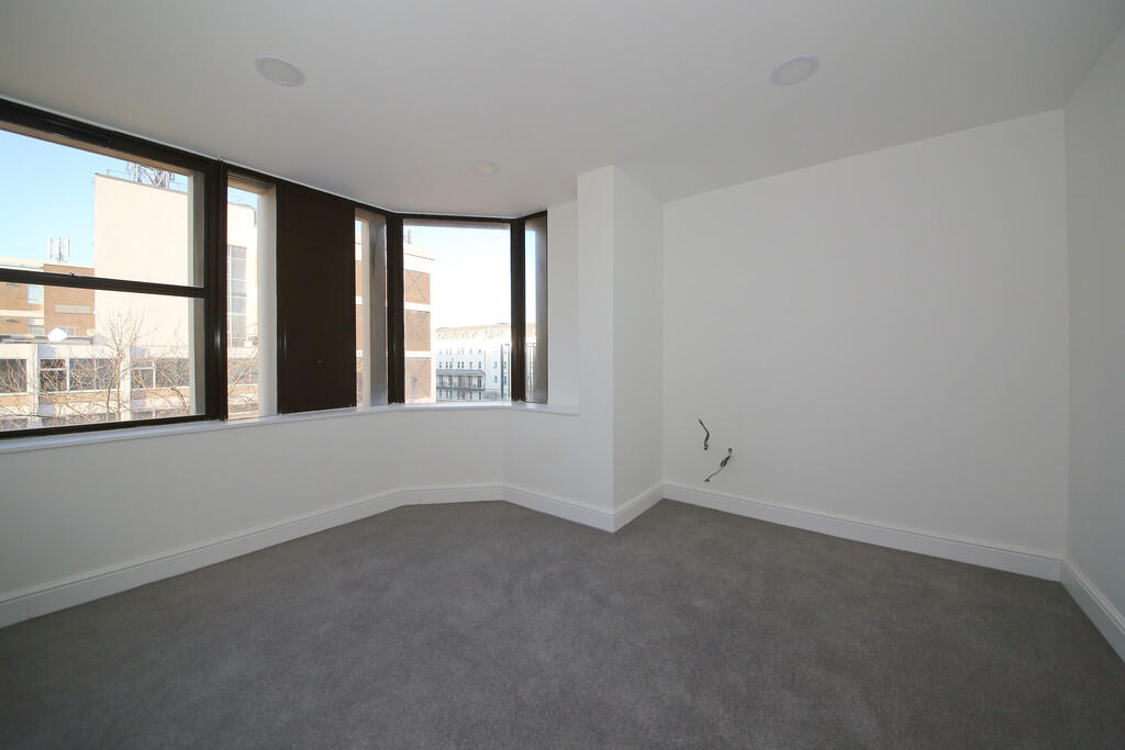 Apartment in Tunbridge Wells, Royal Wells Park, St James - View 4