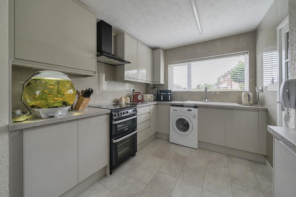 Meadway, Colney Heath, St. Albans photo 2