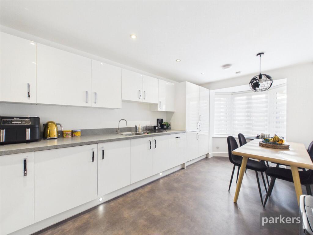 House in Woodley, Wokingham - View 2