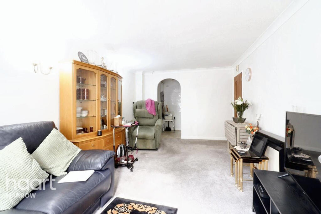 1-bed other on Oakdene Close, PINNER, £150,000