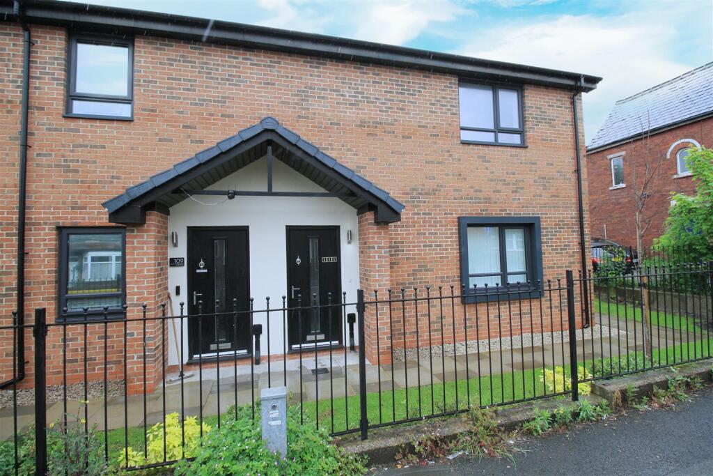Main image of property: Hyde Road, Denton, Manchester
