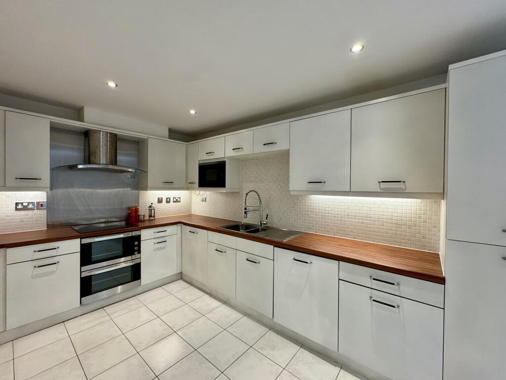 Apartment in Birmingham, West Midlands - View 5