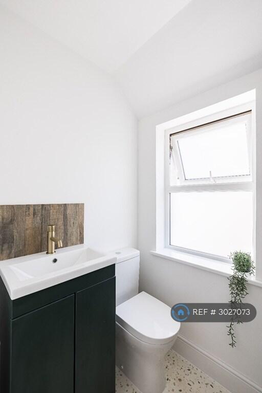 Apartment in Cardiff, Adamsdown - More