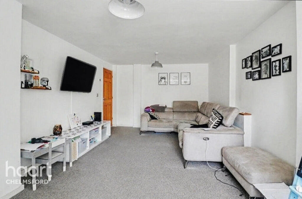 Leybourne Drive, Chelmsford photo 3