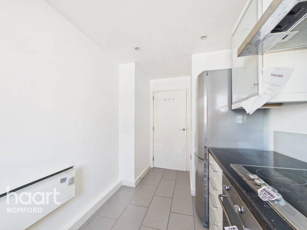 Apartment in London, Rush Green - More