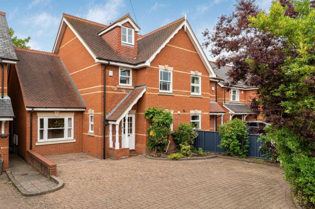 Main image of property: Reading Road, Henley-on-Thames, Oxfordshire RG9
