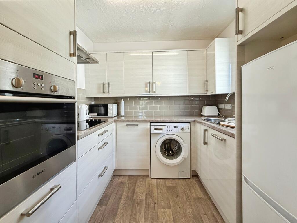 Apartment in Crowthorne, Bracknell Forest - More